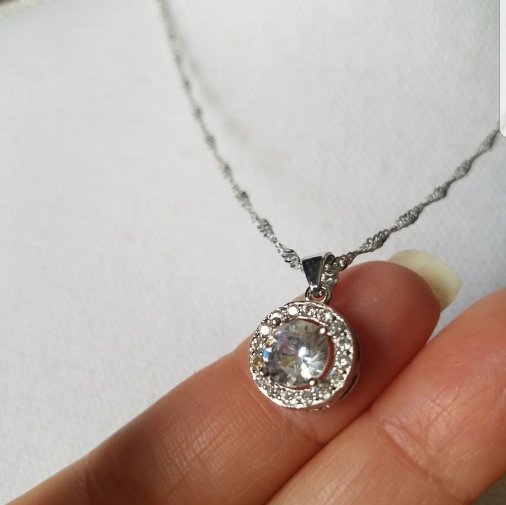 Swarovski Elements 925 Sterling Silver Halo Necklace NEW - Picture 2 of 8